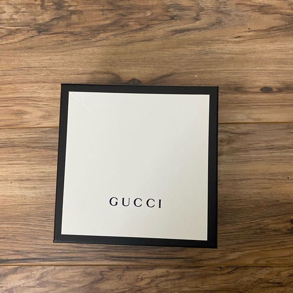 Gucci belt!